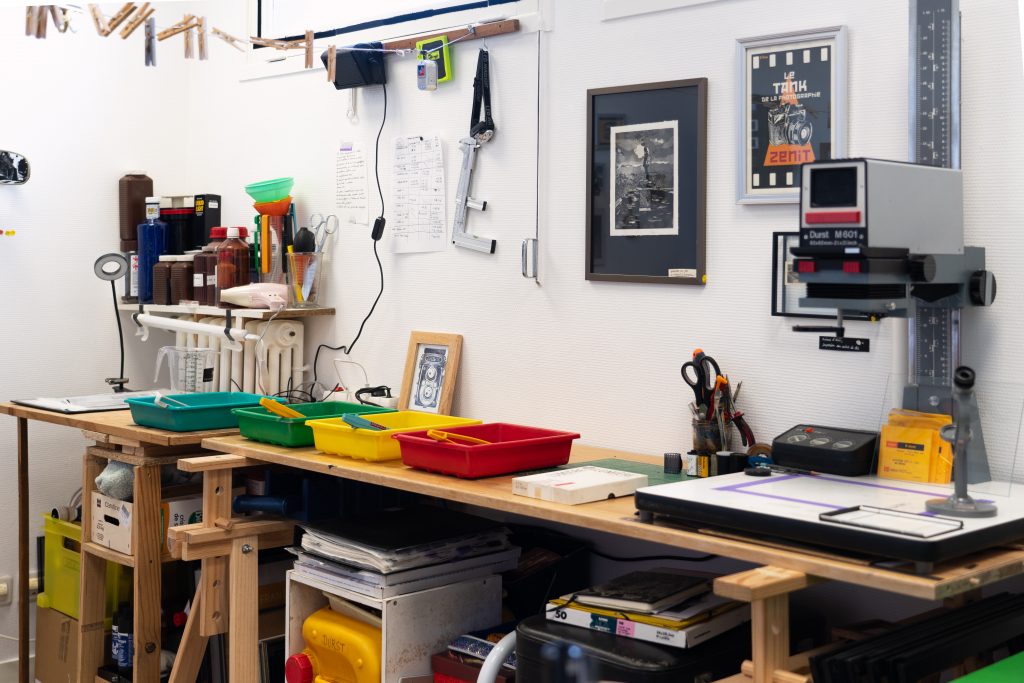 ateliers photo argentique le mans, venez vous initier au développement de pellicule, au tirage en chambre noire à la lumière inactinique et à la prise de vue argentique en extérieur!